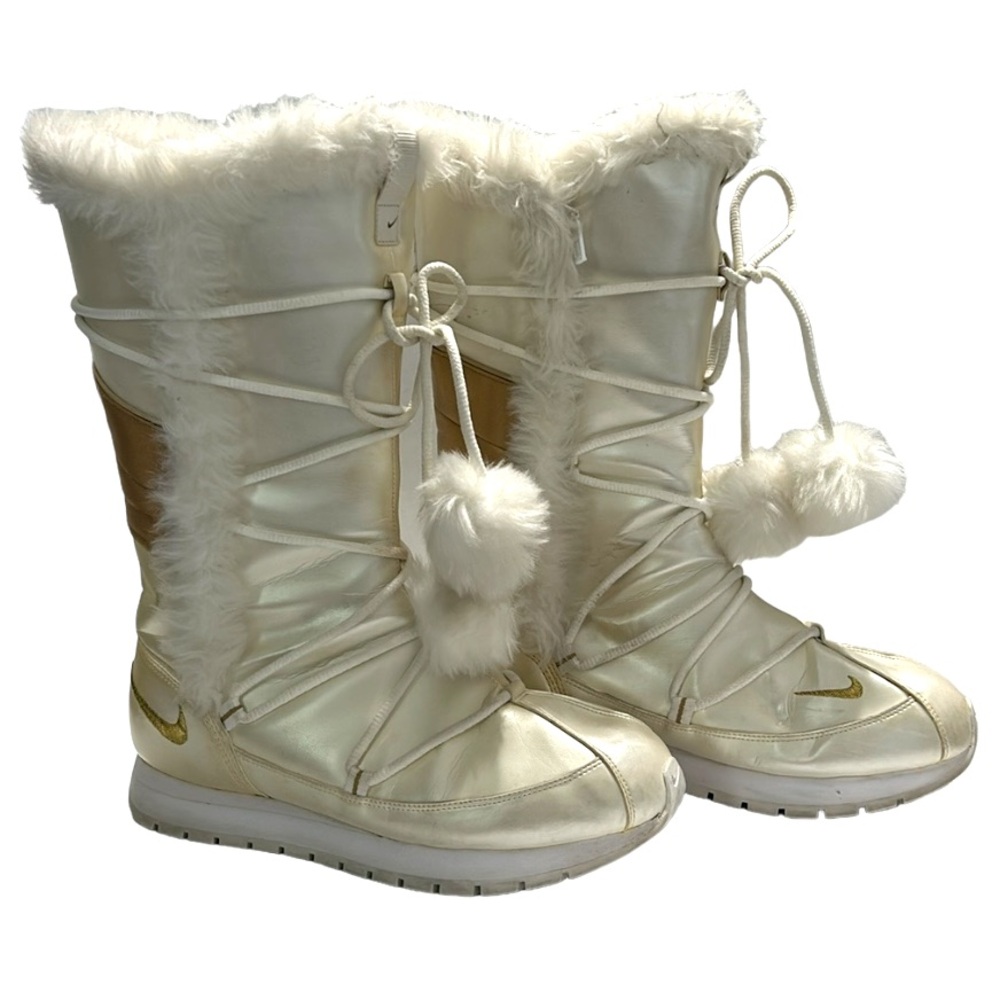 🔥SOLD🔥Nike Womens White/gold Faux Fur Trim Insulated Winter Boot Zip Pom Pom Tie - Picture 1 of 14